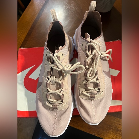 Pink Nike running shoes - Picture 4 of 5